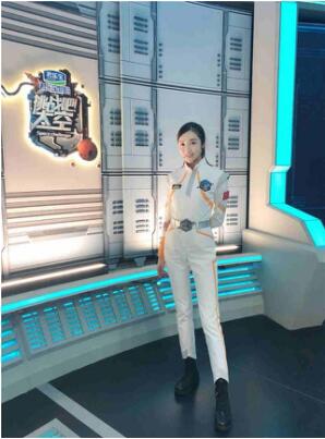 阿里文娱酷漾娱乐高颜值学霸陈锴杰登陆《挑战吧！太空》，大长腿培训官林琳奇气场全开