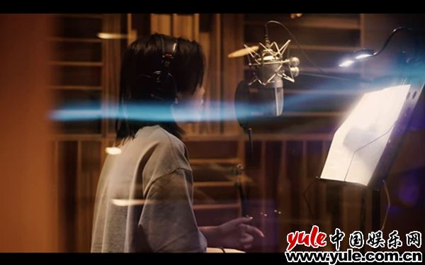 3-胡儆之唱作现场图 00后原创唱作人胡儆之新歌《逍遥》全网上线 全新风格自有江湖态度