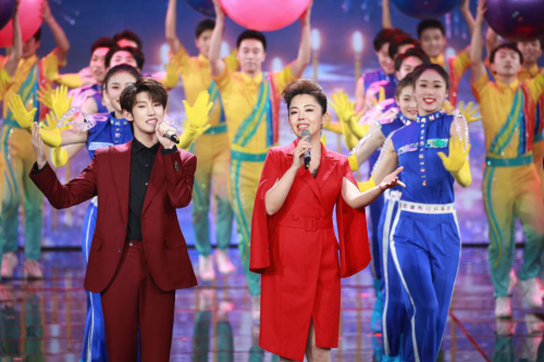 新生代歌手杜天宇首登央视元宵晚会 青春洋溢尽展少年风华